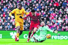 Pemain Liverpool, Luis Diaz (tengah), menjaringkan gol pertama pada minit ke-15 semasa menentang pasukan Wolverhampton.