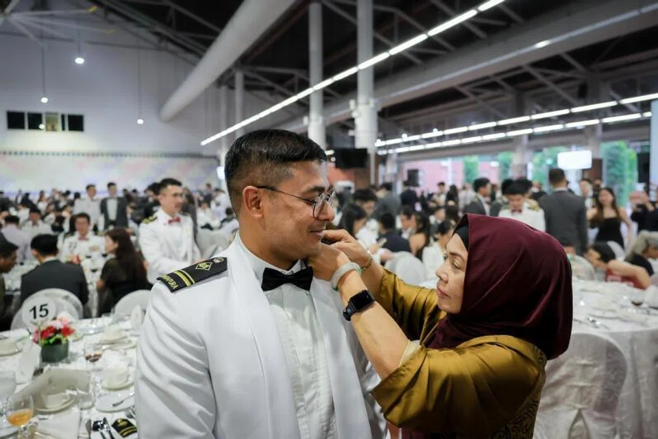 Pakar Tentera 4 (NS) atau ME4 (NS) Mohamed Najid Mohamed Sultan, daripada Pusat Maklumat Tentera Laut, Majlis Pelantikan Pakar Tentera Kanan ke-30 