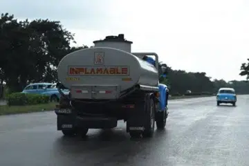 Donald Trump, ancam tarif baru ke atas negara yang bekalkan minyak kepada Cuba, kempen tekanan, berita dunia