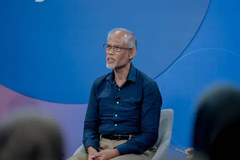 Menteri Bertanggungjawab bagi Ehwal Masyarakat Islam, Encik Masagos Zulkifli Masagos Mohamad, dalam hantaran di Facebook pada 18 Oktober menggesa agar rakyat Singapura menghadapi konflik yang berterusan di rantau atau negara lain dengan tenang dan bijak, namun akur ia telah menjejas emosi ramai di sini.