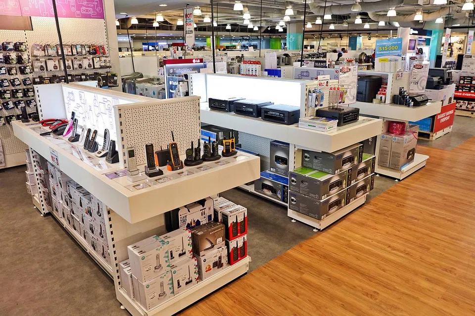 PERTINGKAT MUTU: Cawangan direka berdasarkan keperluan pelanggan dan pekerja dengan meningkatkan mutu pengalaman membeli-belah dan menambah produktiviti kakitangannya. - Foto COURTS