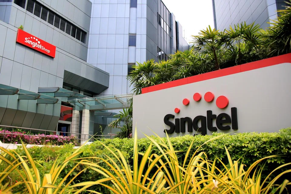 Penganalisis menyatakan harga saham Singtel mungkin meningkat berikutan pendapatan lebih baik dan kepentingan institusi lebih besar.