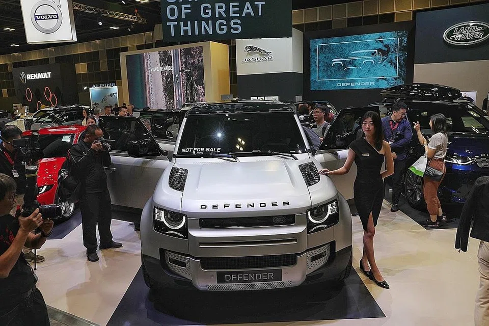 LAND ROVER DEFENDER.