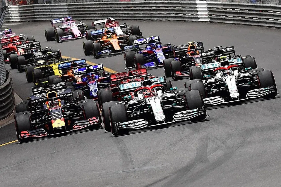 TAJAAN JANGKA PANJANG: Aramco akan menyertai francais F1 sebagai antara penaja utama mulai musim ini. Langkah ini dilihat sebagai membuka peluang bagi Saudi menganjurkan perlumbaan F1 pada masa hadapan. - Foto fail