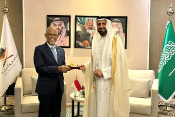 METERAI PERJANJIAN KUOTA HAJI: Menteri Bertanggungjawab bagi Ehwal Masyarakat Islam, Encik Masagos Zulkifli Masagos Mohamad (kiri), bertemu Menteri Haji dan Umrah Arab Saudi, Dr Tawfiq bin Fawzan Al Rabiah, untuk memeterai perjanjian haji bagi memperuntuk 900 tempat bagi musim haji 1445H/2024. 