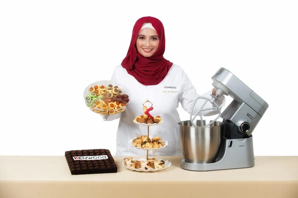Dengan kepakaran Cef Siti Mastura Alwi, bersedialah untuk meningkatkan hasil sentuhan masakan anda ke tahap yang lebih tinggi.