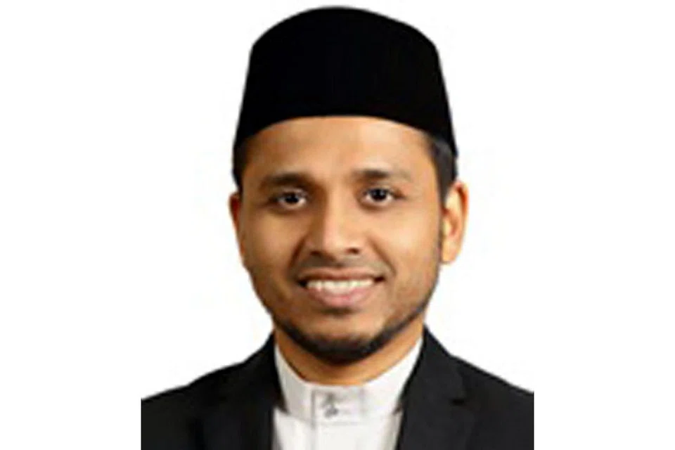 MUFTI USTAZ DR NAZIRUDIN: Pentingnya untuk terus berpegang kepada prinsip sendiri dalam menguruskan kehidupan agama masyarakat Islam setempat.