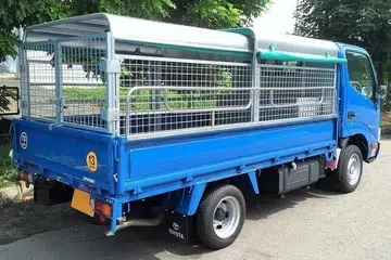 Bermula 1 Januari 2027, lori berpagar tidak akan lagi dibenarkan bagi pengangkutan pekerja disebabkan terdapat risiko keselamatan. Namun, lori sedemikian masih boleh digunakan untuk membawa barangan dan peralatan. 