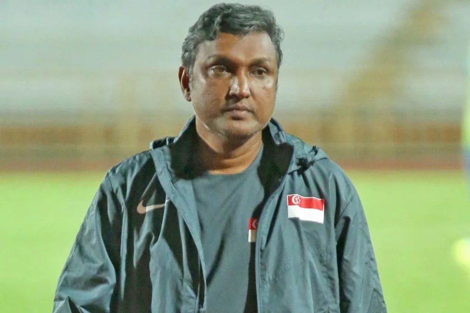 WARGA S'PURA LAIN YANG PERNAH ATAU SEDANG BERTUGAS SEBAGAI JURULATIH DI LUAR NEGARA: V. Sundram Moorthy - Bekas jurulatih nasional ini membimbing Melaka. Beliau kini bertugas sebagai jurulatih pasukan nasional Laos.