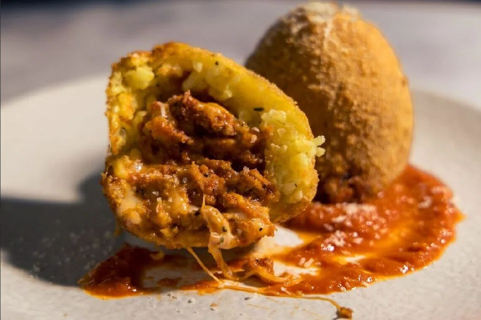 kucina kiosko, kucina italian restaurant, hidangan italy, arancini
