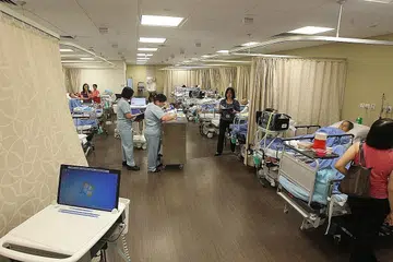 TANGANI KOS JAGAAN JANGKA PANJANG: MOH mengumumkan CareShield Hayat merupakan skim insurans penjagaan jangka panjang wajib bagi mereka yang berusia antara 30 dengan 40 tahun. Ia akan dilancarkan pada 2020. Mereka yang berusia 30 tahun selepas itu akan menyertainya secara automatik. - Foto fail