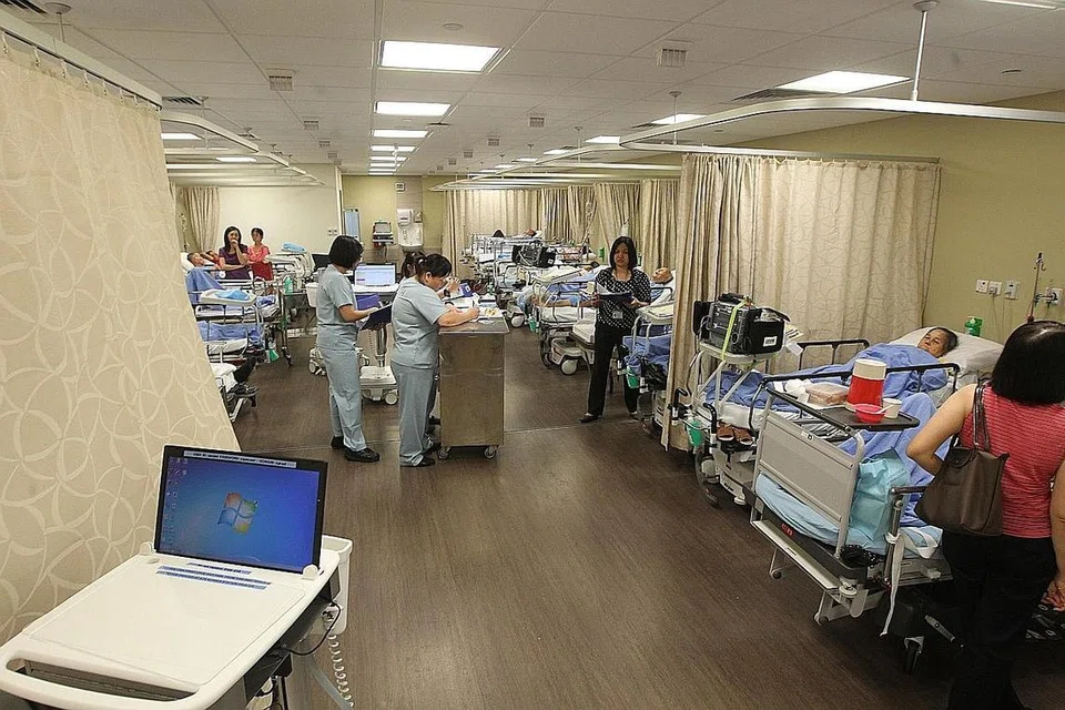 TANGANI KOS JAGAAN JANGKA PANJANG: MOH mengumumkan CareShield Hayat merupakan skim insurans penjagaan jangka panjang wajib bagi mereka yang berusia antara 30 dengan 40 tahun. Ia akan dilancarkan pada 2020. Mereka yang berusia 30 tahun selepas itu akan menyertainya secara automatik. - Foto fail
