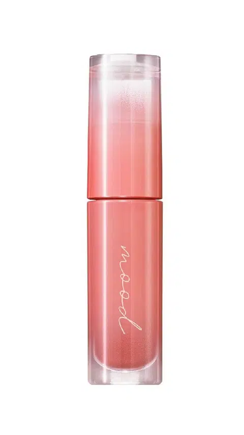 Produk bibir, ‘Peripera Ink Mood Tint’ ($15.90), menghasilkan kesan bibir ‘kabur’ ala bintang Korea dengan tekstur ringan yang selesa dipakai.