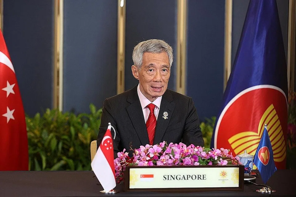 PERSIAP PASCAPANDEMIK: Encik Lee menghadiri sidang puncak Asean yang diadakan secara maya selama tiga hari bermula semalam dan menggariskan tiga bidang di mana Asean boleh terus bekerjasama. Ia termasuk meningkat akses pada vaksin; menjadi lebih kukuh dan berdaya tahan pascapandemik dan perkuat bidang ICT menyusuli cabaran besar hampir dua tahun menghadapi pandemik Covid-19. - Foto MCI