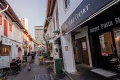 Kampong Gelam tidak hilang daya tarikannya dalam kalangan perniagaan meski kos sewa di lokasi tersebut kekal tinggi.