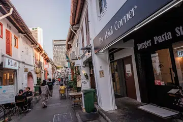 Kampong Gelam tidak hilang daya tarikannya dalam kalangan perniagaan meski kos sewa di lokasi tersebut kekal tinggi.