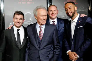 PELAKON SEBENAR: Pengarah filem 15:17 to Paris, Clint Eastwood (dua dari kiri) memaparkan wira sebenar yang terlibat dalam kisah yang dipaparkannya, termasuk (dari kiri) Alek Skarlatos, Spencer Stone dan Anthony Sandler. - Foto REUTERS