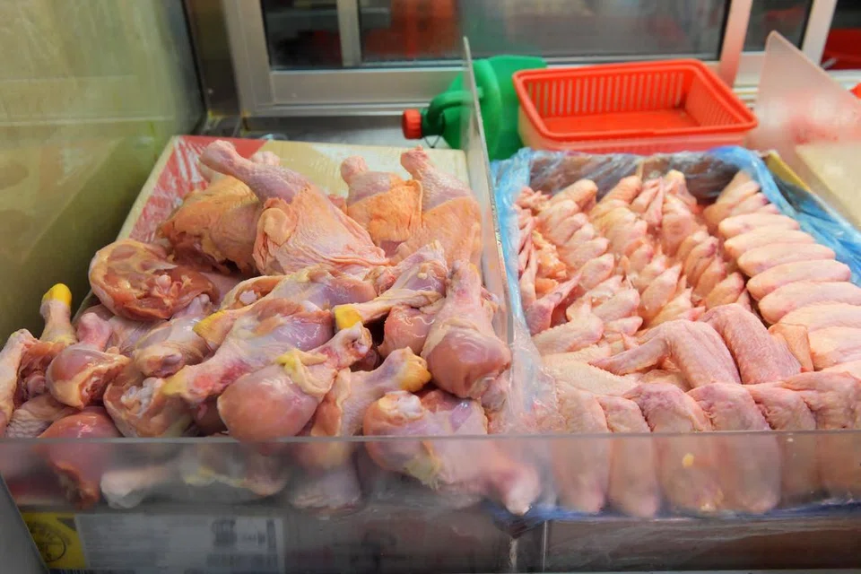 SIJIL HALAL PEMBEKAL DIGANTUNG: Muis telah menasihati pemegang sijil agar mencari pembekal alternatif ayam yang diberi pensijilan halal.