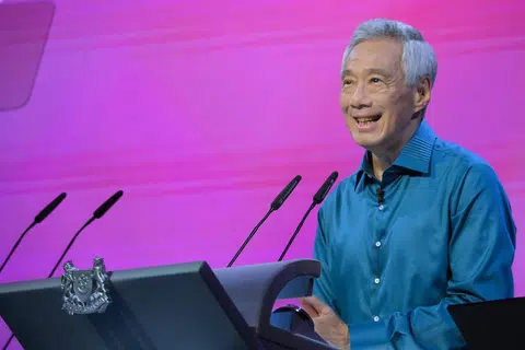 LALUI UJIAN LAGI: Perdana Menteri, Encik Lee Hsien Loong, berkata Singapura sedang diuji sekali lagi dengan sekitaran antarabangsa yang penuh dengan ketegangan dan ketidaktentuan ekonomi serta kesan pemanasan sejagat.