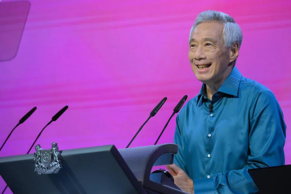 SEMANGAT SINGAPURA: Perdana Menteri Lee Hsien Loong ketengahkan langkah tangani pelbagai isu yang menjadi keprihatinan semasa berucap di Rapat Hari Kebangsaan. 