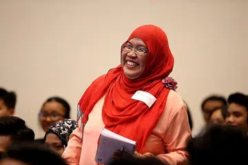 CIK JUHARTINI MOHATEE: Mengikuti latihan bagi mendapatkan kemahiran bertukar kerjaya.