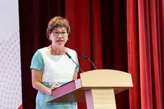 UMUM INISIATIF BARU: Cik Denise Phua mengumumkan beberapa inisiatif baru yang akan diperkenal untuk membantu penduduk daerah Central, termasuk geran subsidi tambang bas sekolah dan skim pekerjaan setempat.