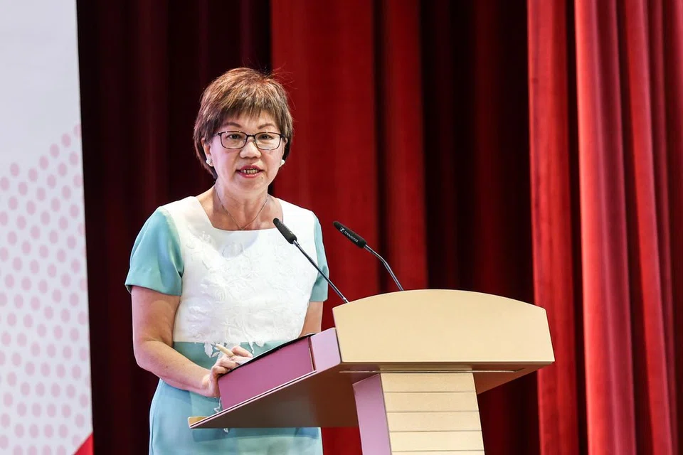 UMUM INISIATIF BARU: Cik Denise Phua mengumumkan beberapa inisiatif baru yang akan diperkenal untuk membantu penduduk daerah Central, termasuk geran subsidi tambang bas sekolah dan skim pekerjaan setempat.