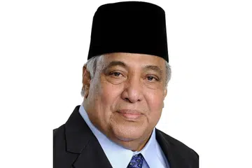 ALLAHYARHAM USTAZ ALI: Banyak menabur bakti, di samping memberikan kepimpinan keagamaan kepada umat Islam di sini sepanjang hayatnya. - Foto fail