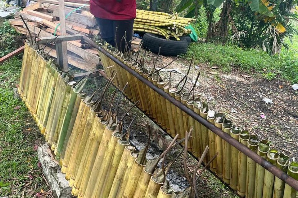 Peniaga lemang, Cik Siti Rahayu Abdul Ghani, 44 tahun, sibuk membakar lemang bermula dua hari sebelum Ramadan untuk memeriahkan acara ‘mantai’ yang menjadi tradisi penduduk Negeri Sembilan bagi meraikan kehadiran Ramadan.