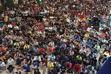 DIBANJIRI PENONTON: Sekitar 2,000 penonton telah hadir dan membanjiri tempat Keat Hong CC (gambar atas) semata-mata untuk menyokong pasukan kegemaran mereka yang beraksi dalam Piala Dunia. - Foto KEAT HONG CC