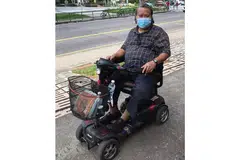 MAHU TERUS AKTIF: Pelawak Alias Kadir, yang sudah mewarnai dunia seni dan menghiburkan peminatnya lebih tiga dekad lamanya, ingin terus hiburkan orang ramai. - Foto ISMAWATI ISMAIL