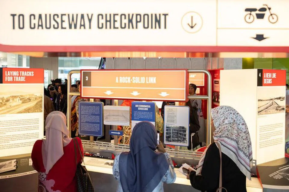 Pameran bergerak ‘The Causeway: A Century of Connections’ (Koswe: Hubungan Seabad) Lembaga Warisan Negara (NHB) di Woodlands Civic Centre yang memaparkan asal usul dan evolusi Koswe serta kepentingannya kepada kehidupan rakyat Singapura dan Malaysia.
