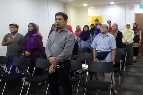 RAIH ILMU BERPIDATO: Pengucapan awam sebahagian bahasa Melayu, justeru Kelab Pidato Perdana ditubuhkan supaya orang ramai mampu menggarap kemahiran tersebut. - Foto SANDY TAN