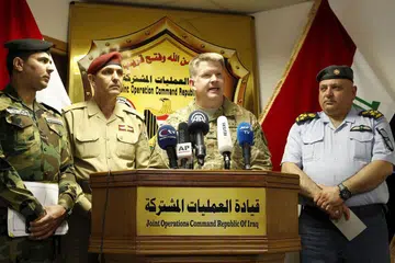 SEDIA HADAPI TENTANGAN DAESH: Pegawai kanan Tentera Udara Amerika Syarikat Kolonel John L. Dorrian (dua dari kanan), yang merupakan jurucakap bagi Pusat Kawalan Operasi Bersama - Operasi 'Inherent Resolve' yang merupakan gabungan tentera bersukutu pimpinan Amerika bertemu pihak media dalam sidang akhbar di Baghdad, dengan diiringi Brigadier Jenderal Yahya Rasool (dua dari kiri). - Foto AFP