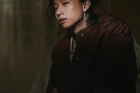 EKSPERIMEN DENGAN BUNYI: Kekuatan penggubah lagu dan penyanyi Amerika keturunan Vietnam, keshi adalah meneroka landskap bunyi muzik untuk sajikan kepada peminatnya lagu cinta yang segar didengar. - Foto UNIVERSAL MUSIC