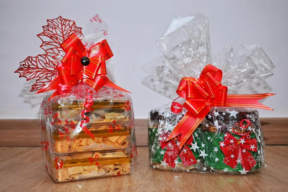 Antara hamper yang dihiaskan khas untuk setiap musim perayaan oleh perniagaan berasaskan rumah (HBB). 