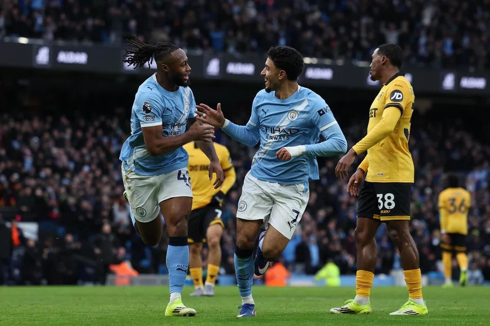 Pemain sayap Manchester City, Antoine Semenyo (kiri) meraikan golnya bersama penyerang, Omar Marmoush (kanan) dalam kemenangan 2-0 mereka menentang Wolves. 