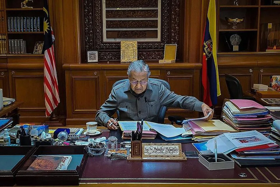 Dr Mahathir kembali bekerja seperti biasa di pejabatnya di Putrajaya sebagai Perdana Menteri sementara pada Selasa (25 Februari).