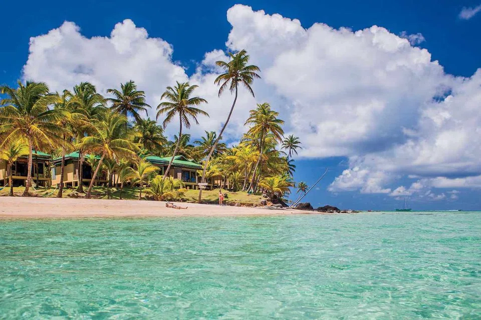 PEMANDANGAN INDAH: Corn Island menjadi ruang santai untuk menyelam dan memancing ikan.