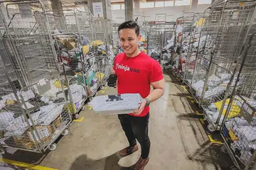 DARI SAF KE SEKTOR LOGISTIK: Sebagai lulusan kejuruteraan mekanikal NTU dan penerima biasiswa SAF yang pernah berkhidmat sebagai pegawai tentera selama tujuh tahun, kerjaya terkini Encik Fuad bersama syarikat Ninja Van memerlukannya mengesan jenayah penipuan kiriman barangan dan e-dagang. - Foto BH oleh NUR DIYANA TAHA