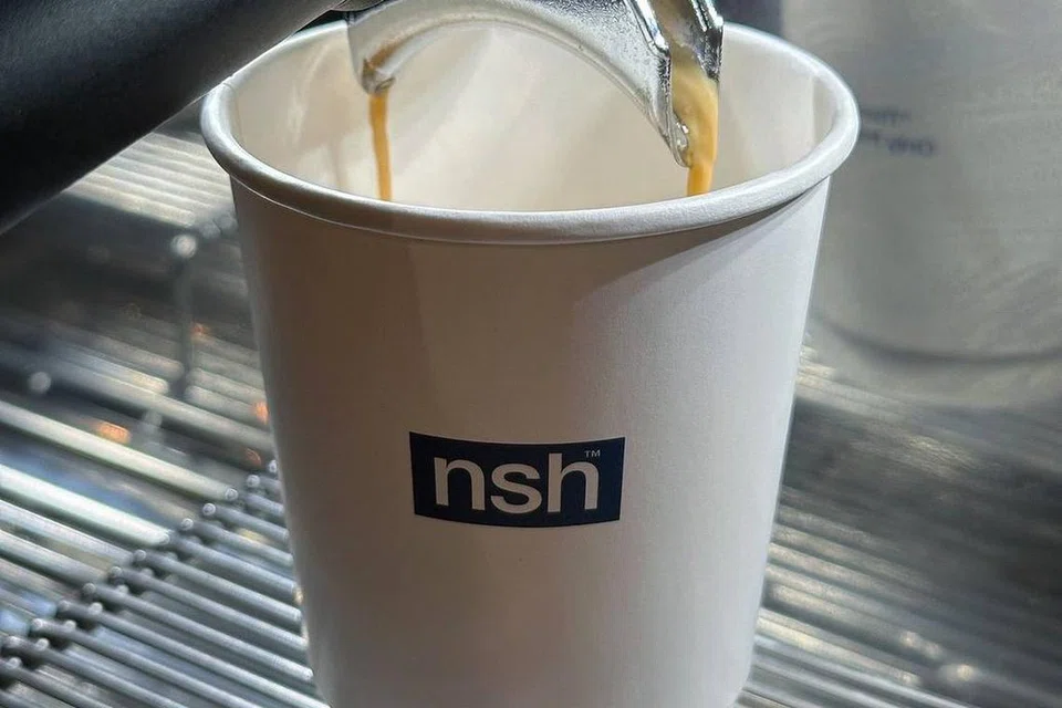 No Strangers Here (NSH) menggunakan biji kopi dari Brazil dan Ethiopia. 