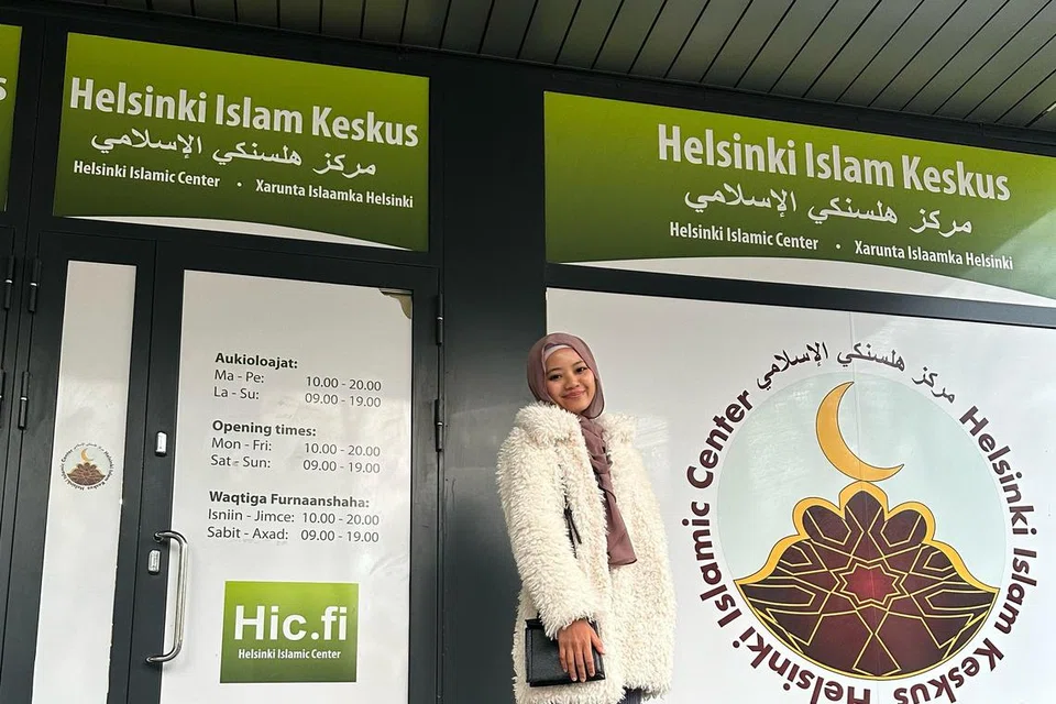 Cik Amira Rahmat berpuasa di Finland pada Mac 2025 dan berkunjung ke Pusat Islamik Helsinki.