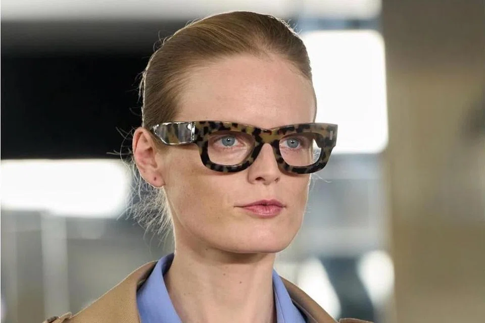 Peragawati dari Belgium, Hanne Gaby Odiele, pernah menjadi tumpuan apabila beliau mendedahkan dalam majalah, ‘Vogue’ tentang keadaannya yang mempunyai kromosom XY kerana ramai yang memperkatakan tentang bentuk fizikalnya yang maskulin.