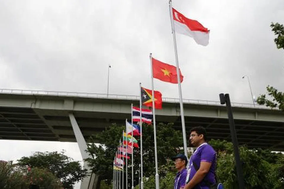 Cuaca mendung di Marina Bay menambah kesuraman yang dirasakan sebelum pertandingan kanu bermula pagi 8 Jun. 