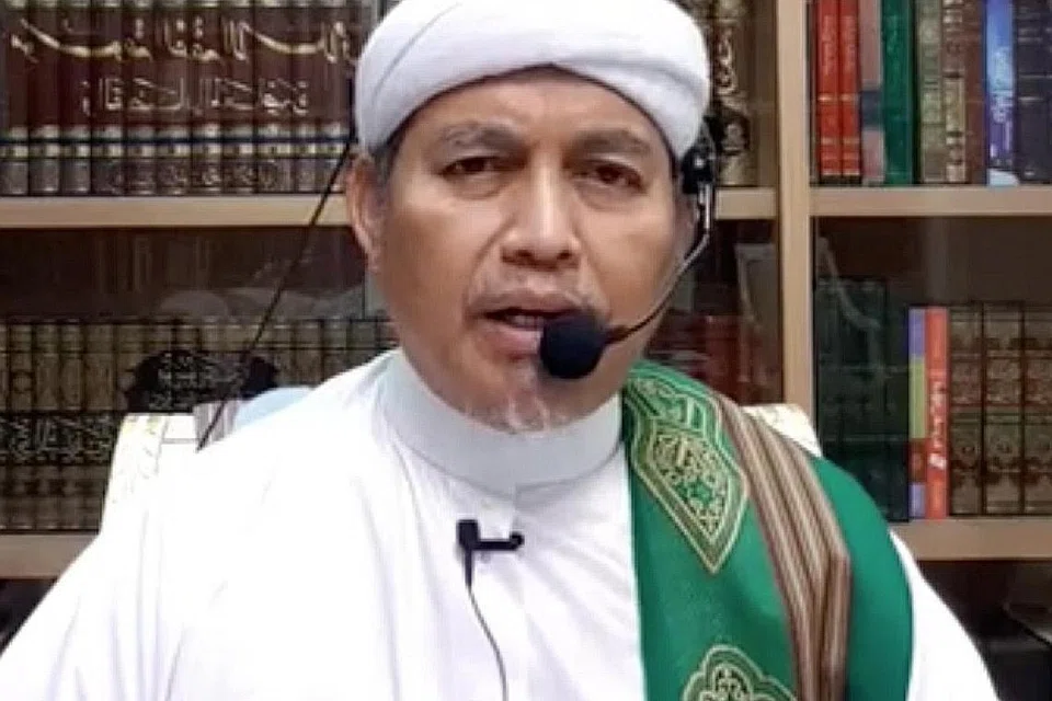 SEKILAS BIODATA: Ustaz TM Fouzy atau Tengku Mohd Fouzy Tengku Mahid Jumat memiliki ijazah Sarjana Muda dalam bidang Syariah dari Universiti Islam Madinah. Beliau merupakan pengasas syarikat TM Fouzy Travel & Tours Pte Ltd 