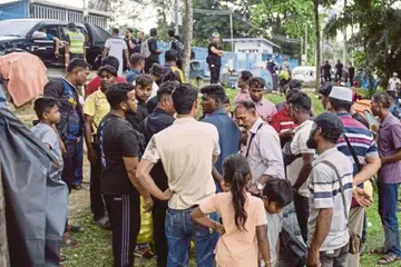 Pelarian Rohingya ‘berkampung’ di hadapan pejabat  Pejabat Pesuruhjaya Tinggi PBB bagi Pelarian (UNHCR) di Jalan Bukit Petaling, Kuala Lumpur pada 27 Julai, selepas diusir keluar oleh penduduk tempatan di Pulau Pinang.