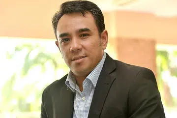 "Kehidupan manusia ini penuh dengan ujian yang menuntut pengorbanan. Orang yang baik dan bersih hatinya akan sentiasa diuji dengan pelbagai ujian agar dengan itu akan menaikkan lagi darjatnya." - Penulis.