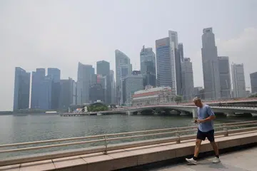 Bank di Singapura mungkin mengurangkan pembiayaan atau menamatkan hubungan dengan syarikat yang melanggar peraturan, dengan beberapa bank mengamalkan pendekatan tidak berkompromi dengan kegiatan pembakaran terbuka dan penebangan hutan dalam kalangan syarikat yang dibiayai oleh bank sedemikian.