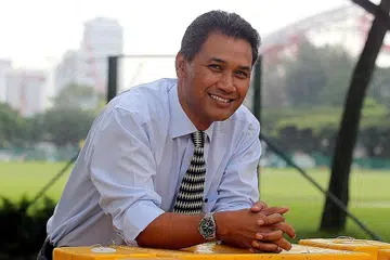 MAHU TERUS BERI SUMBANGAN: Bekas pemain nasional, Razali Saad, berhasrat terus memainkan peranannya demi membantu memajukan lagi sukan ini di negara ini. - Foto fail