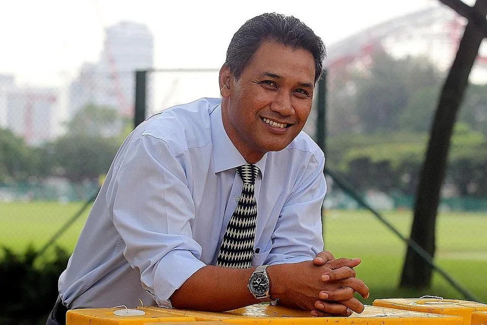 MAHU TERUS BERI SUMBANGAN: Bekas pemain nasional, Razali Saad, berhasrat terus memainkan peranannya demi membantu memajukan lagi sukan ini di negara ini. - Foto fail